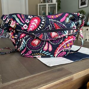 Vera Bradley paisley crossbody shoulder bag like new